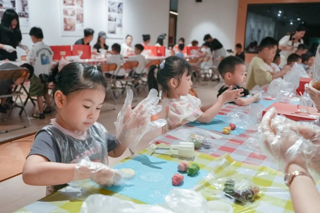 今晚的快乐，比月饼甜一点点